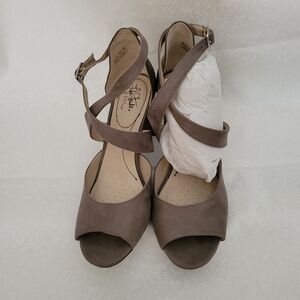 Life Stride Grey shoe 9.5